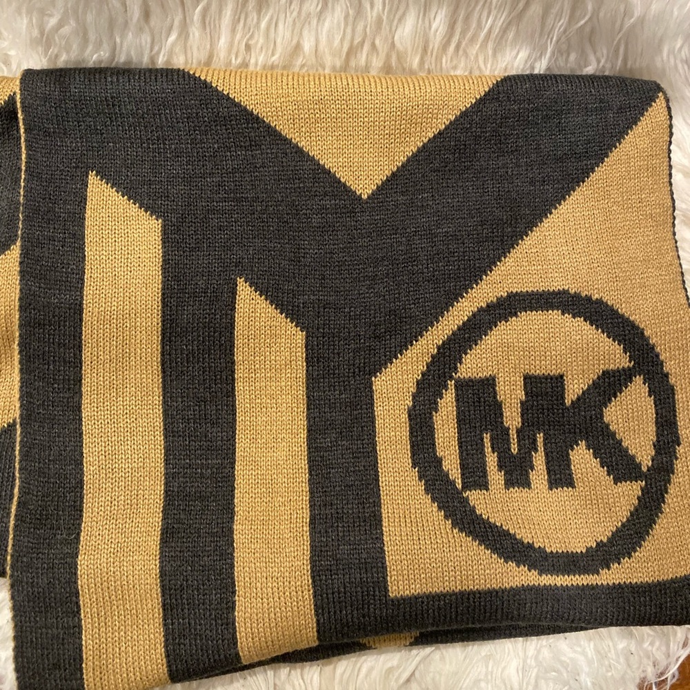 Brand New Never Worn Michael Kors Long Scarf - Picture 2 of 3